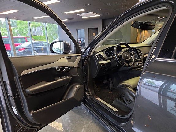Volvo XC90 7 of 30