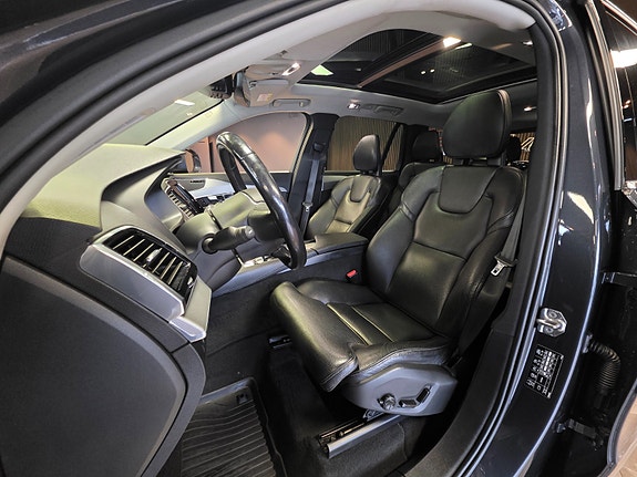 Volvo XC90 8 of 30