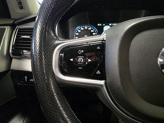 Volvo XC90 19 of 30