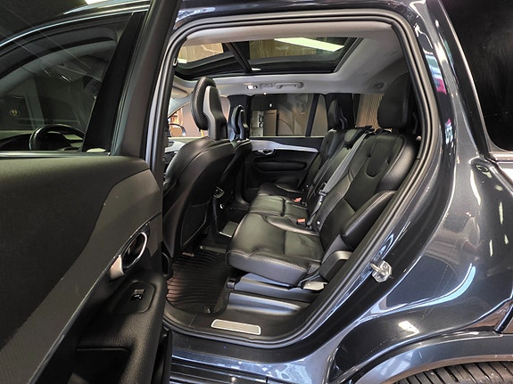 Volvo XC90 14 of 30