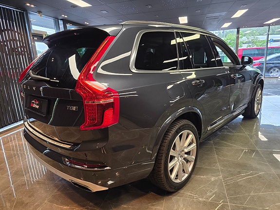 Volvo XC90 4 of 30