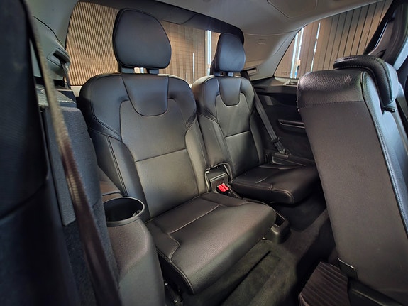 Volvo XC90 16 of 30