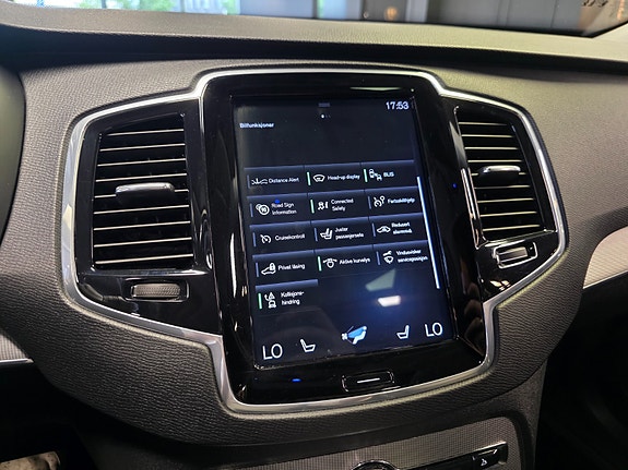 Volvo XC90 23 of 30