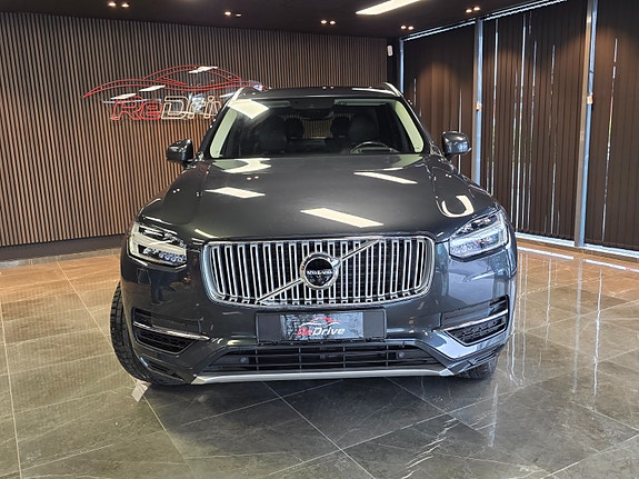 Volvo XC90 2 of 30