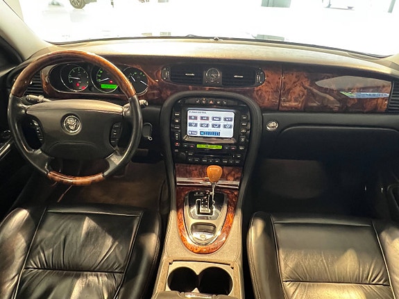 Jaguar XJ 20 of 28