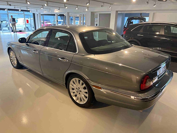 Jaguar XJ 5 of 5