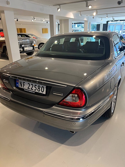 Jaguar XJ 7 of 28