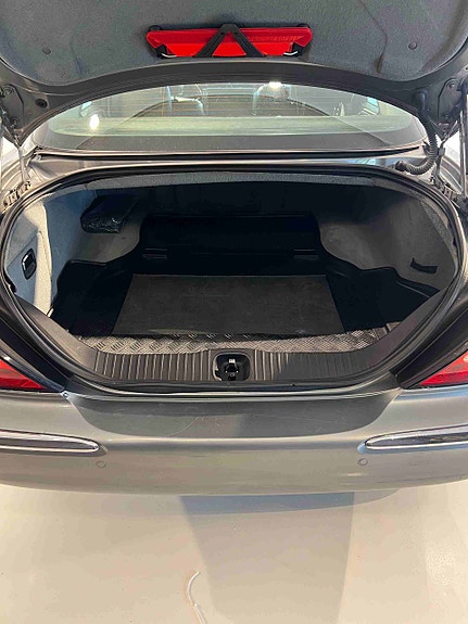 Jaguar XJ 26 of 28