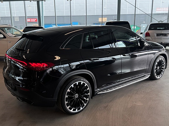 Mercedes-Benz EQE SUV 4 of 5