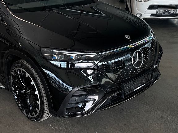 Mercedes-Benz EQE SUV 2 of 5
