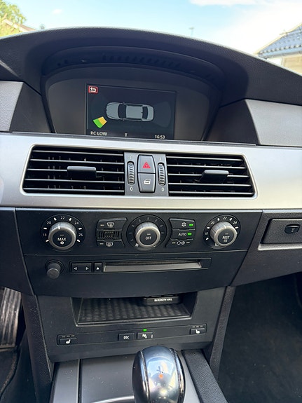 BMW 520i 13 of 16