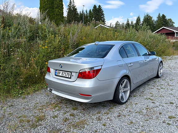 BMW 520i 7 of 16