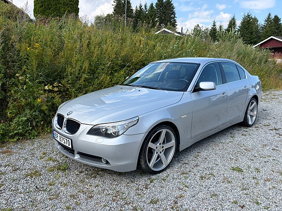 BMW 520i 2 of 16