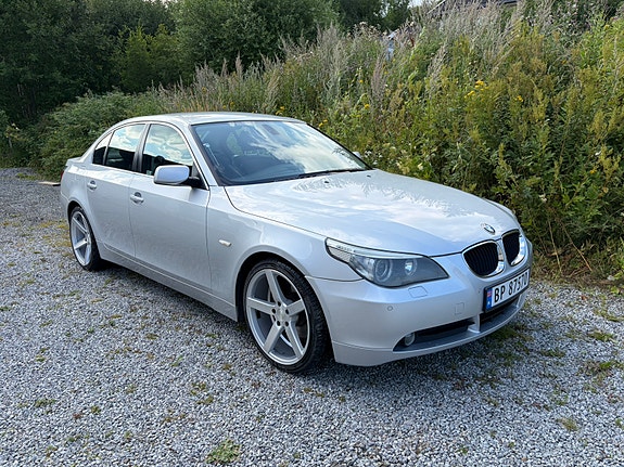 BMW 520i 4 of 16