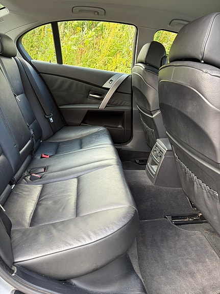 BMW 520i 12 of 16