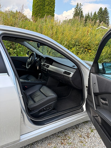 BMW 520i 8 of 16