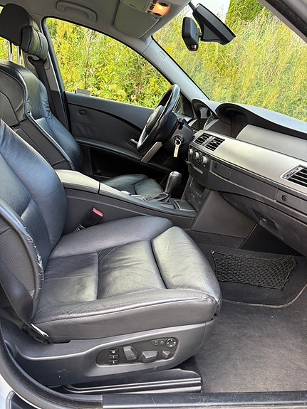 BMW 520i 9 of 16