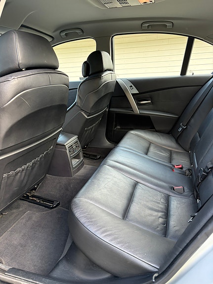 BMW 520i 11 of 16