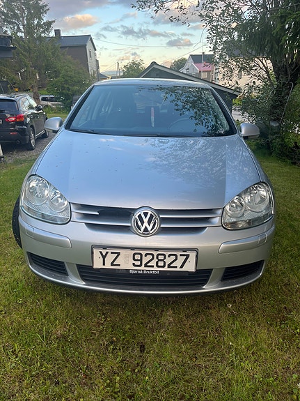 Volkswagen Golf V 2 of 5