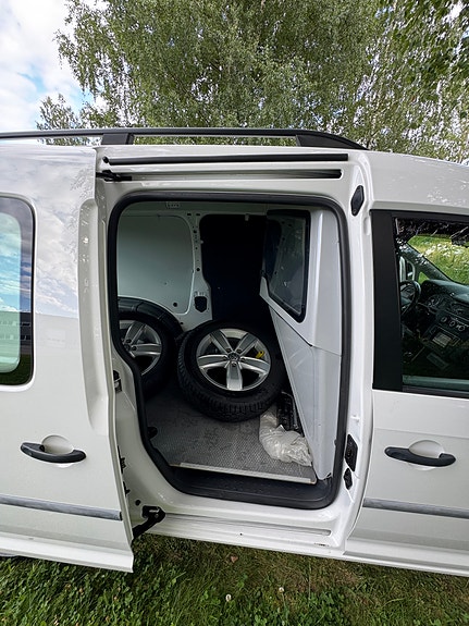 Volkswagen Caddy Maxi 16 of 18