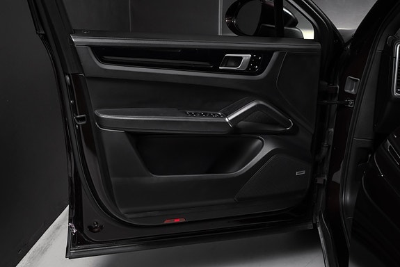 Porsche Cayenne Coupe 27 of 30