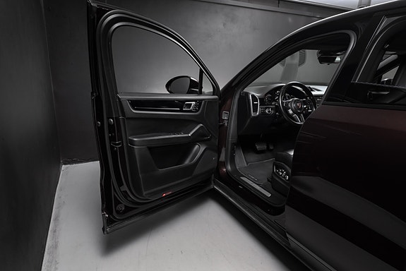 Porsche Cayenne Coupe 26 of 30