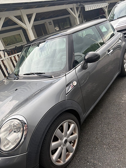 MINI Cooper S 3 of 5
