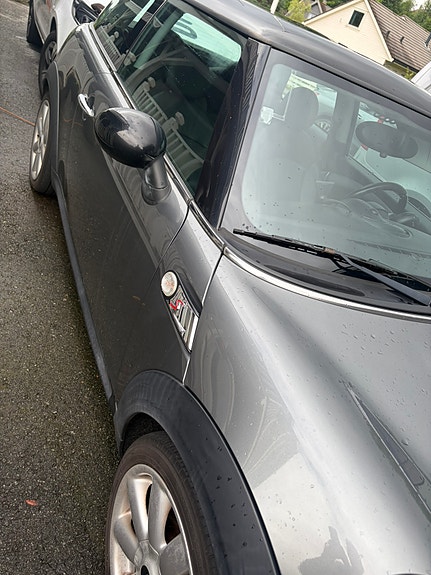 MINI Cooper S 4 of 5
