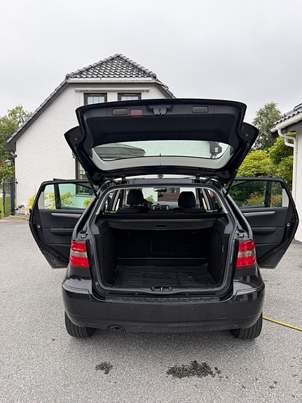 Mercedes-Benz B180 14 of 25