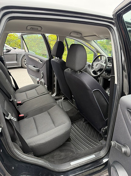 Mercedes-Benz B180 16 of 25