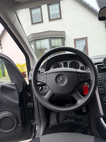 Mercedes-Benz B180 20 of 25