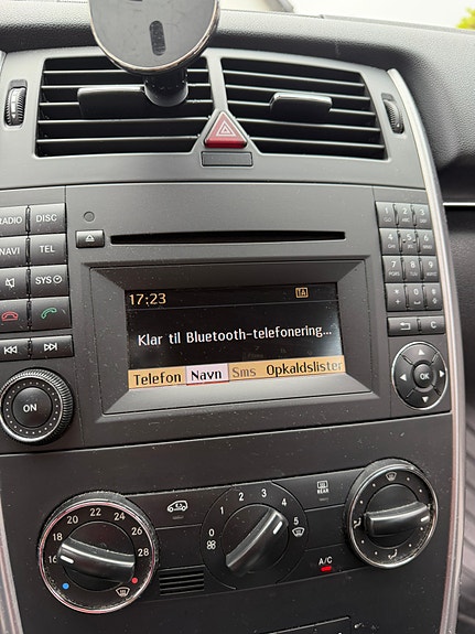 Mercedes-Benz B180 25 of 25