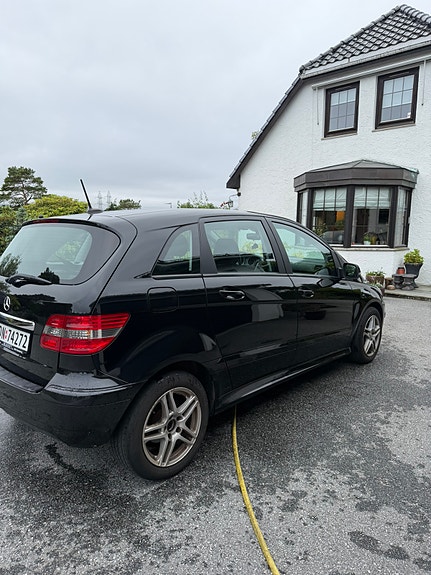 Mercedes-Benz B180 5 of 25