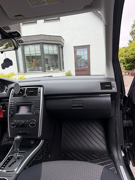 Mercedes-Benz B180 18 of 25