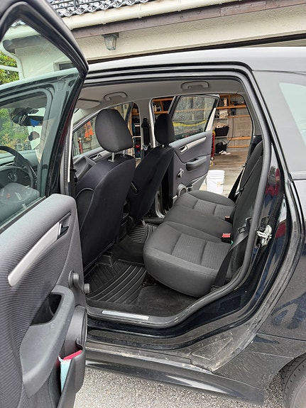 Mercedes-Benz B180 11 of 25