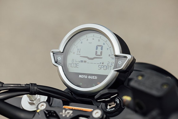 Moto Guzzi V7 SPORT 4 of 8