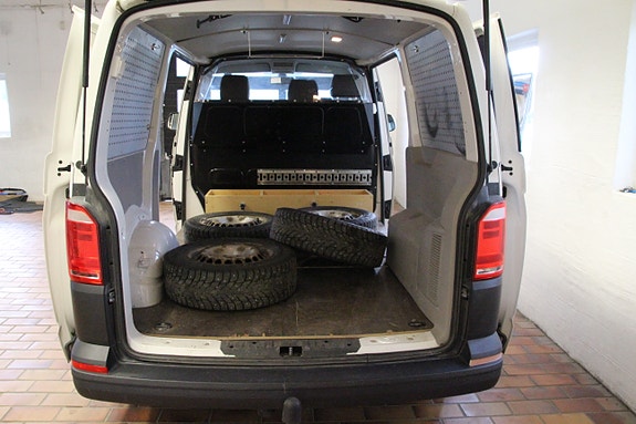 Volkswagen Transporter 10 of 19