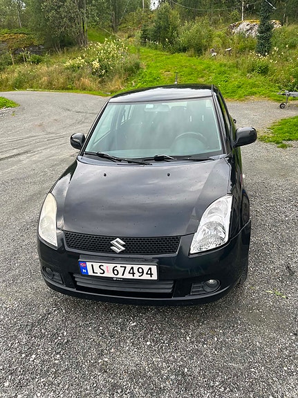 Suzuki Swift 2 of 5