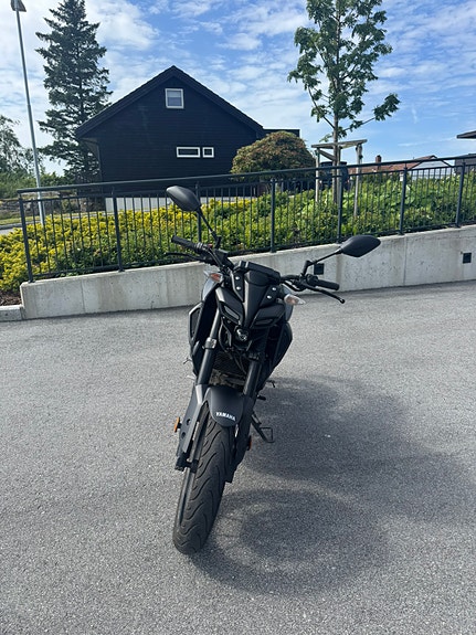 Yamaha MT-125 2 of 11
