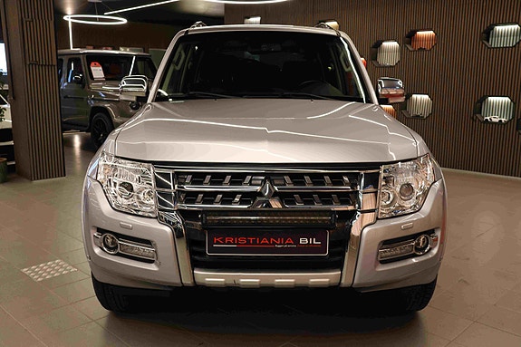 Mitsubishi Pajero 4 of 30