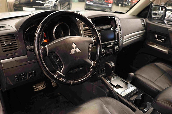 Mitsubishi Pajero 19 of 30