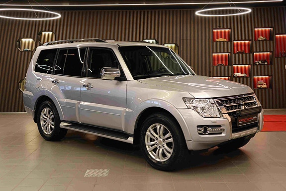 Mitsubishi Pajero 2 of 30