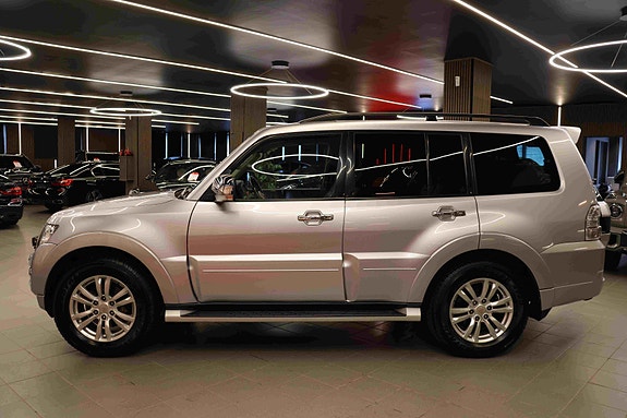 Mitsubishi Pajero 6 of 30