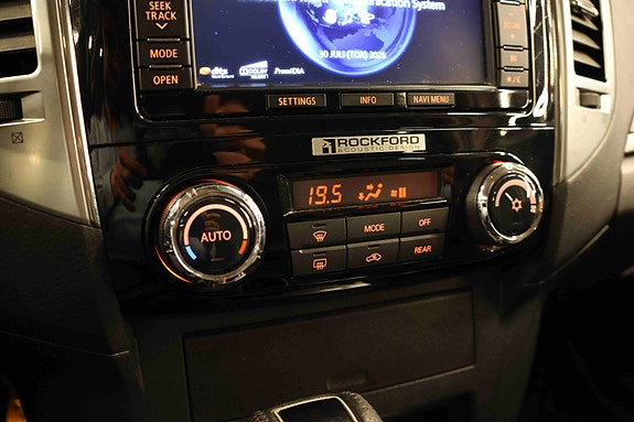 Mitsubishi Pajero 27 of 30