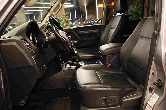 Mitsubishi Pajero 18 of 30