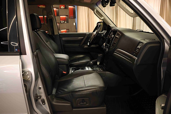 Mitsubishi Pajero 11 of 30