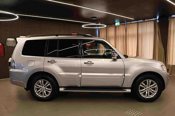 Mitsubishi Pajero 10 of 30