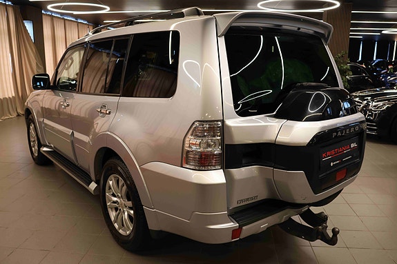 Mitsubishi Pajero 7 of 30
