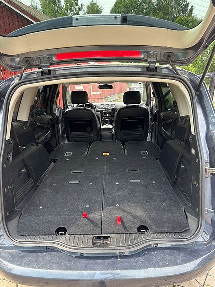 Ford S-MAX 16 of 30