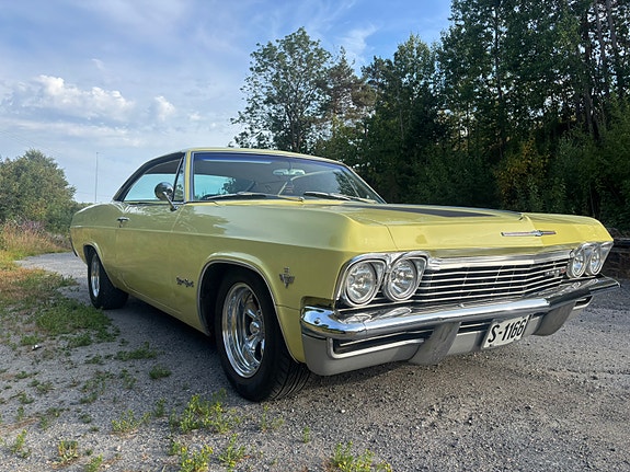 Chevrolet Impala 2 of 5